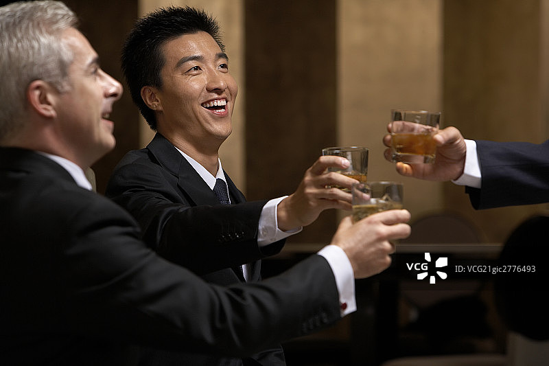 商务人士干杯图片素材