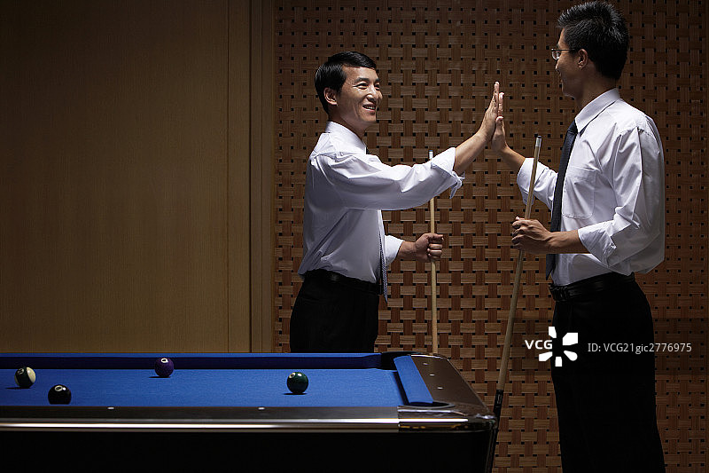 商务人士打桌球图片素材
