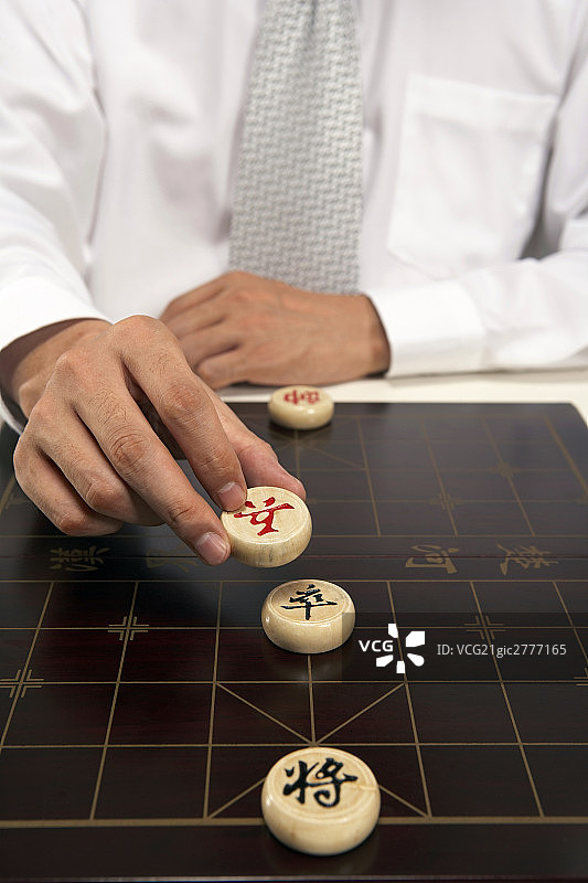 男子和中国象棋图片素材