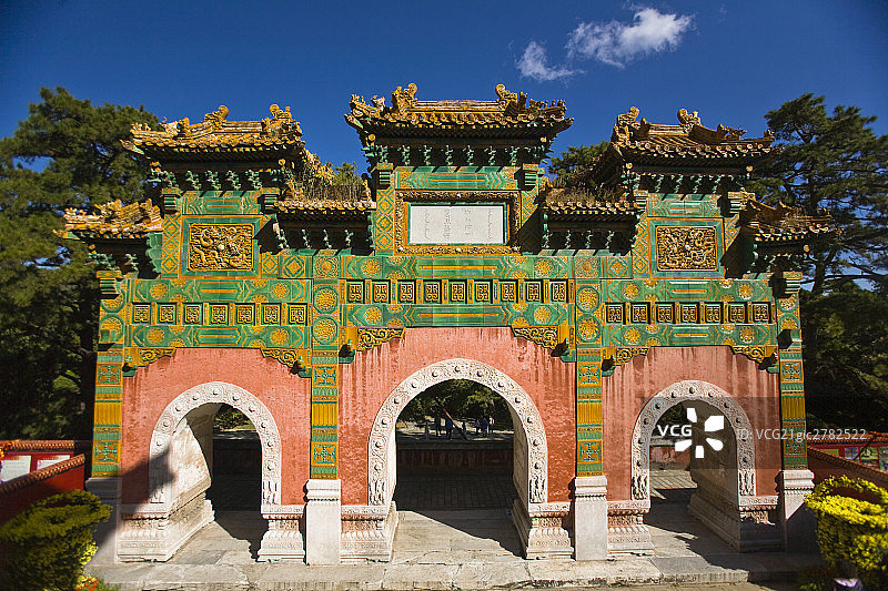 北京香山内一座牌坊图片素材