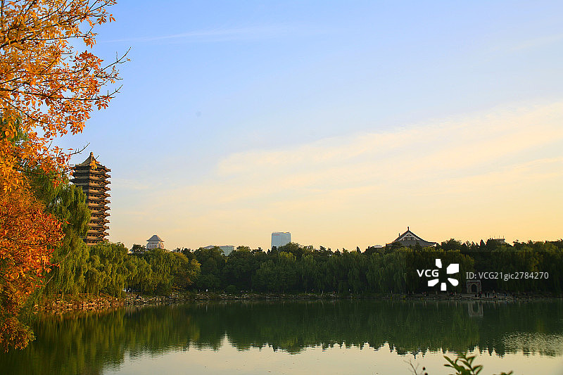 北京大学,未名湖,博雅塔图片素材