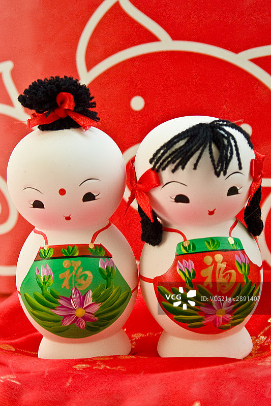 传统泥塑贺岁中国娃图片素材