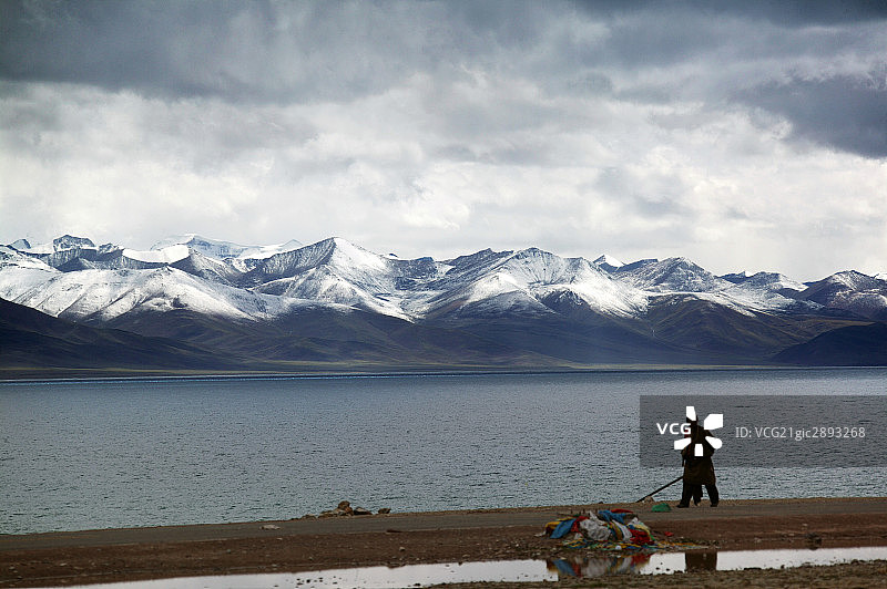 西藏,纳木错,雪山,湖图片素材