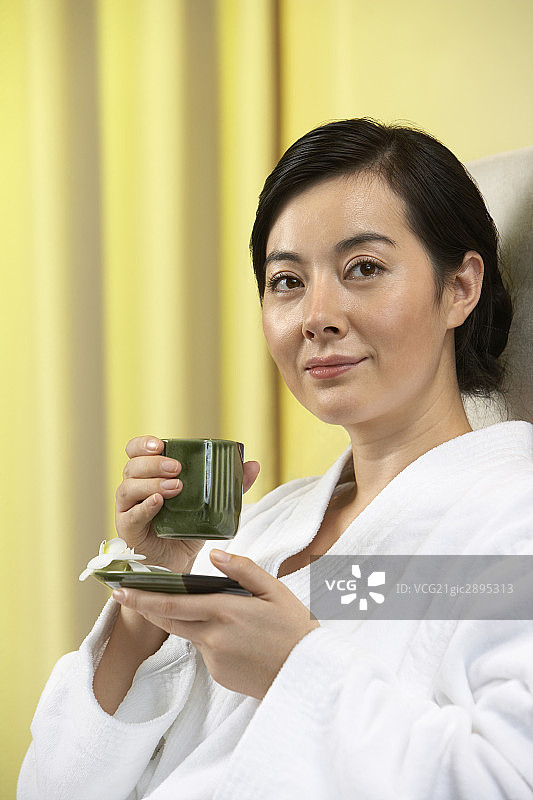 女子喝茶休闲图片素材