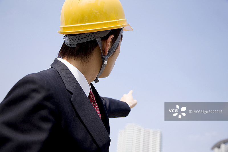 Back figure of Asian worker图片素材