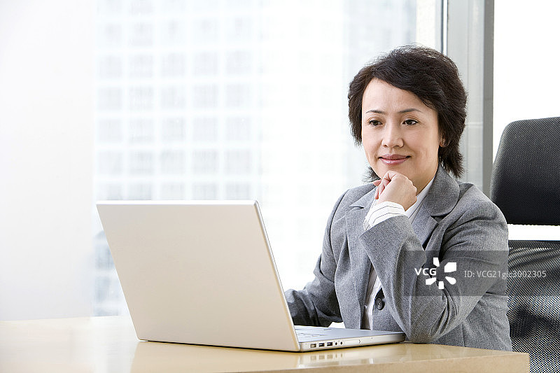 商务女士办公图片素材