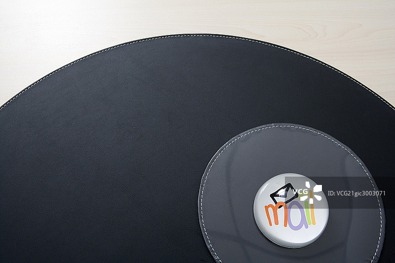 办公桌上的静物图片素材