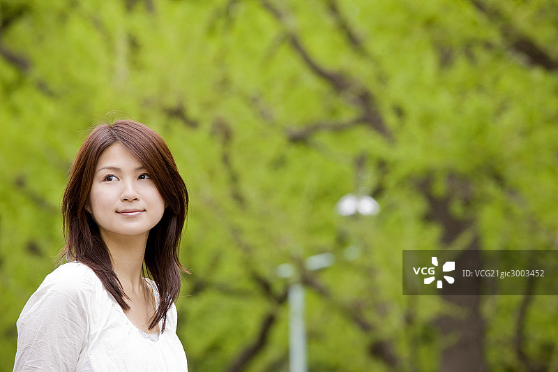 亚洲年轻女性的肖像图片素材