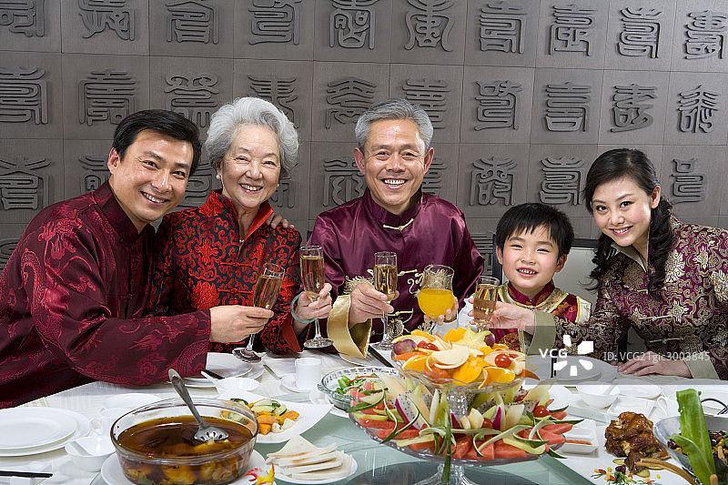 一家人聚餐图片素材