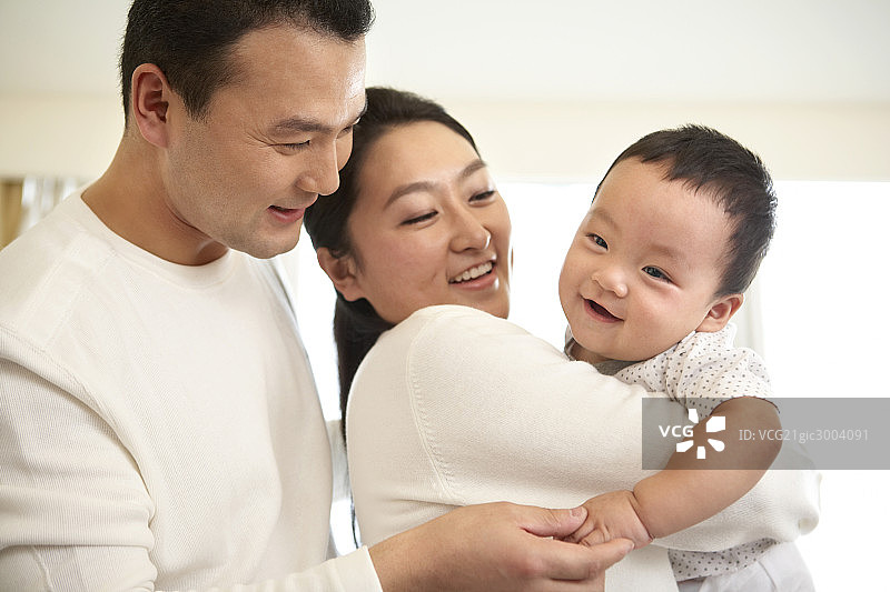 快乐的一家三口图片素材