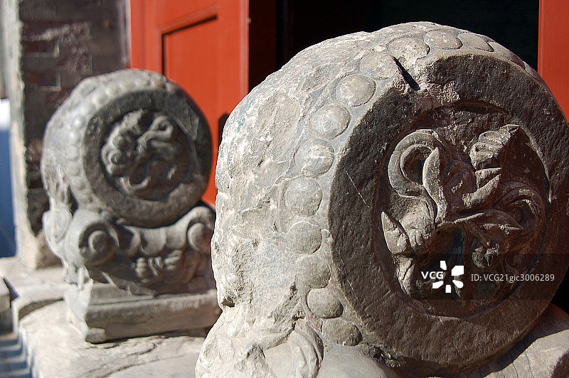 北京胡同四合院院门门前石墩图片素材