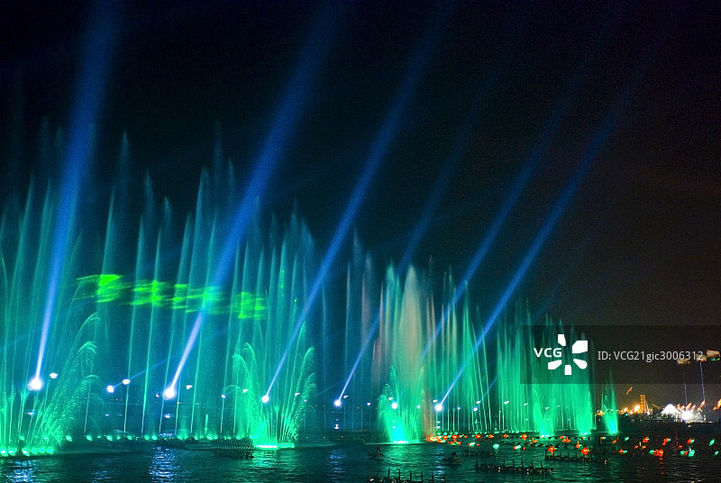 南昌八一广场喷泉夜景图片素材