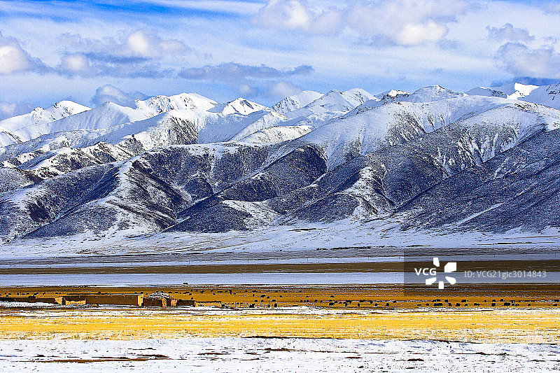 青海省玉树县,雪山图片素材