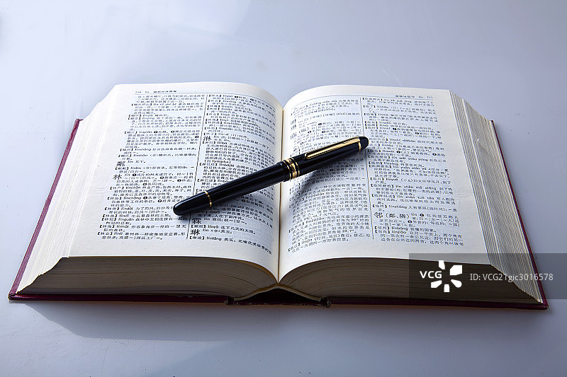 字典,笔图片素材