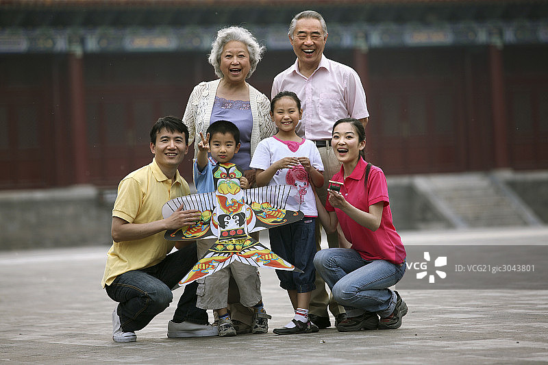 东方家庭在故宫太庙图片素材