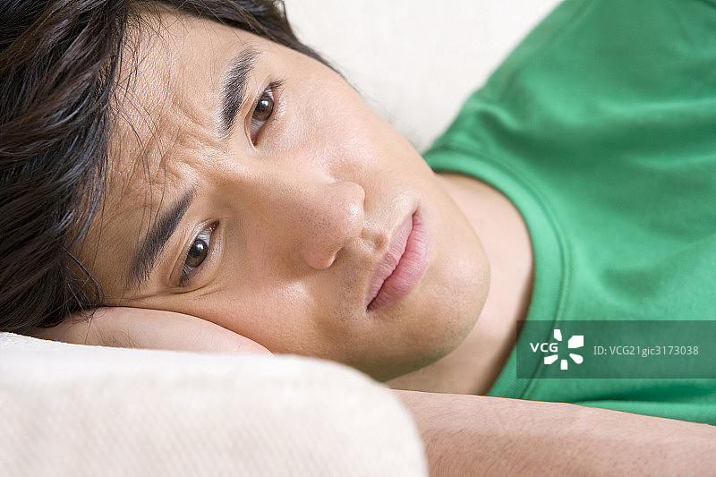 郁闷的男青年图片素材