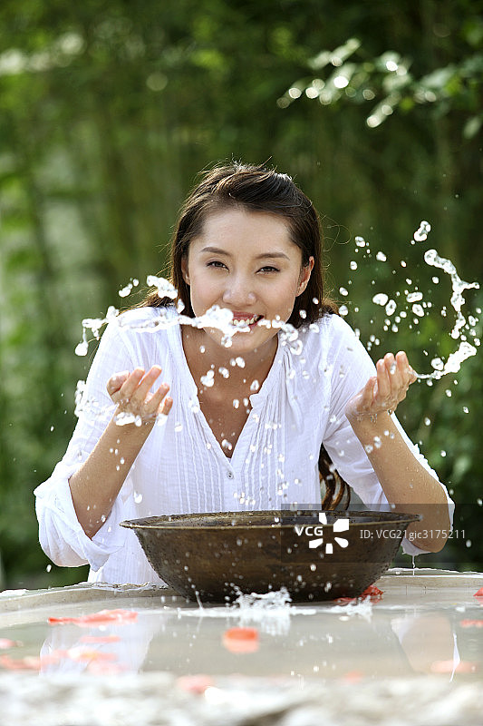东方人物舒适生活图片素材