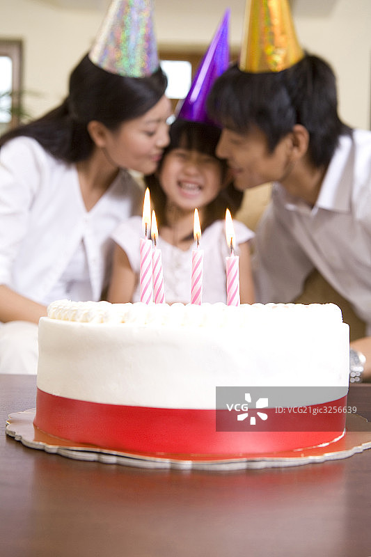 东方家庭过生日图片素材