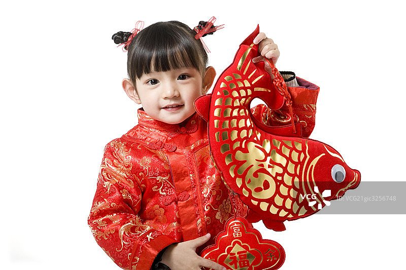拿鲤鱼的小女孩图片素材