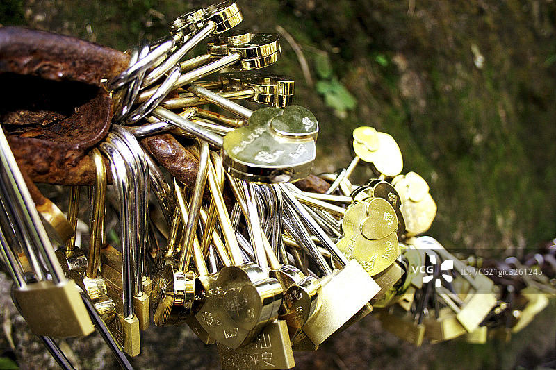 铜锁同心锁永结同心图片素材