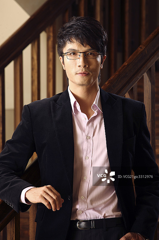 东方男人肖像图片素材