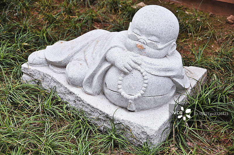 中国浙江绍兴安昌古镇安康寺，幽默小佛像图片素材