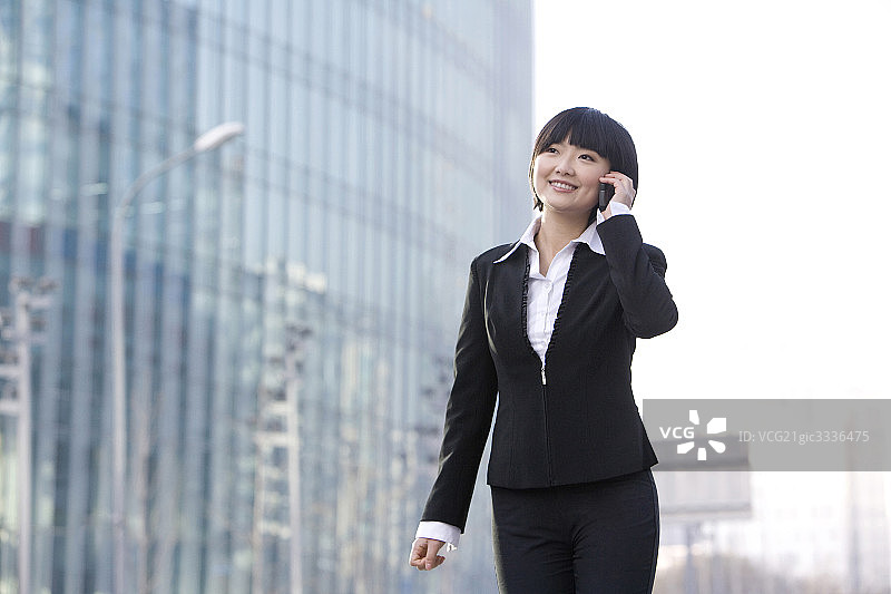 打手机的商务女士图片素材