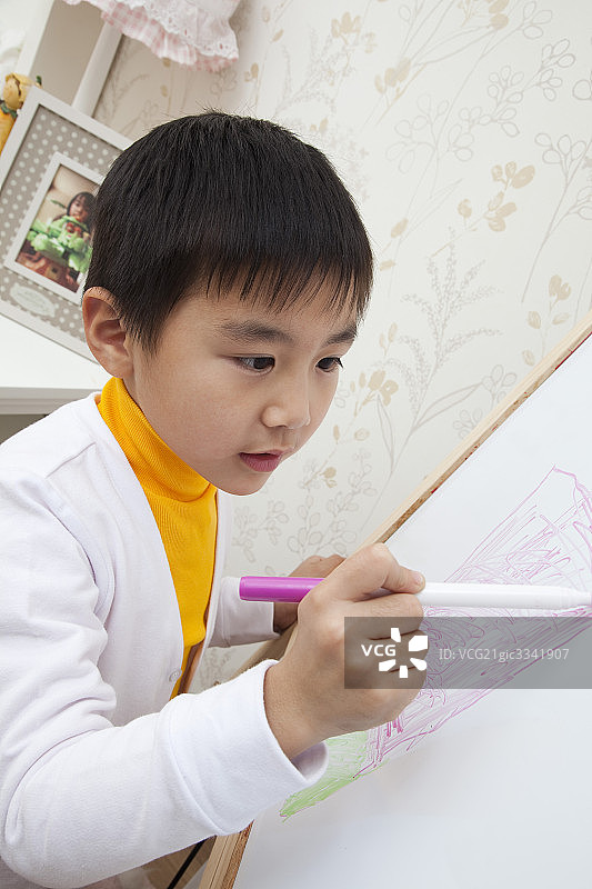 小男孩图片素材