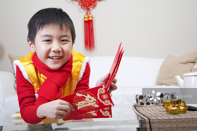 孩子们庆祝节日图片素材