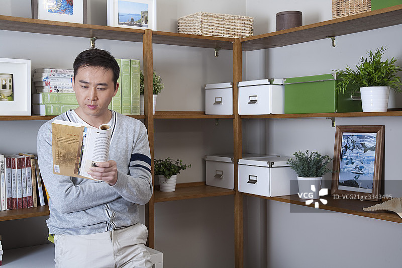 闲暇时间的男人图片素材