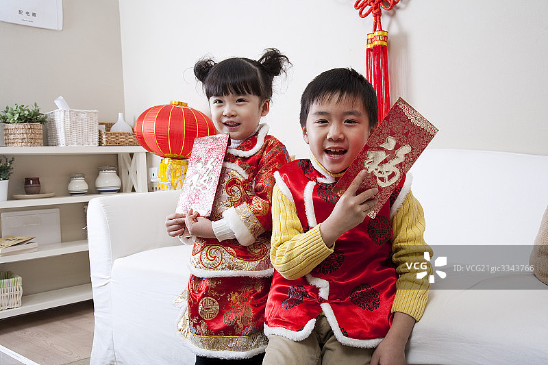孩子们庆祝节日图片素材