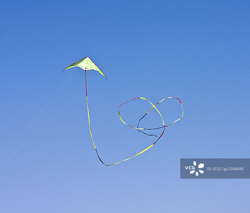 空中飞舞的风筝图片素材