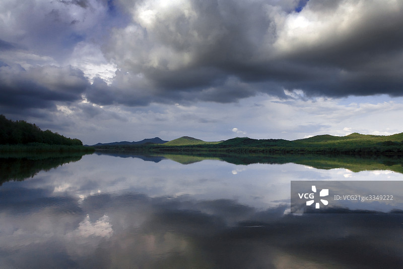 中国乌苏里江，山水云图片素材
