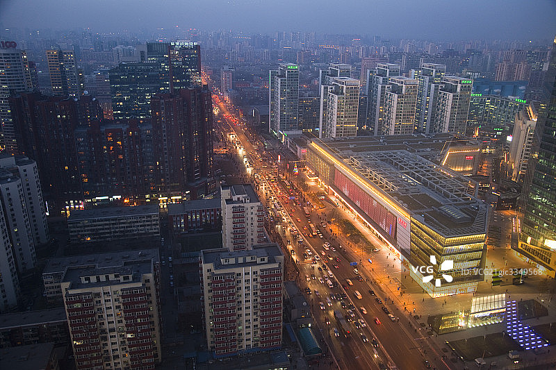 中国北京CBD，新光天地华灯初上图片素材