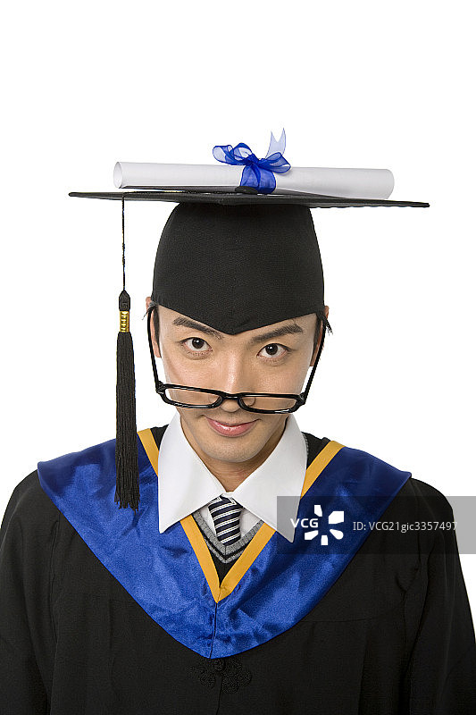 穿学士服的大学生图片素材