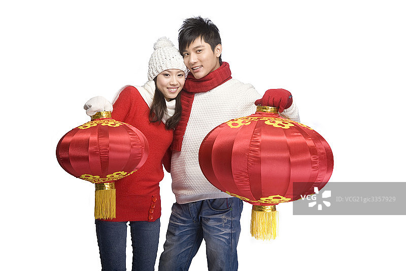 年轻夫妇手提灯笼图片素材
