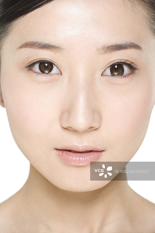 女子看镜头图片素材