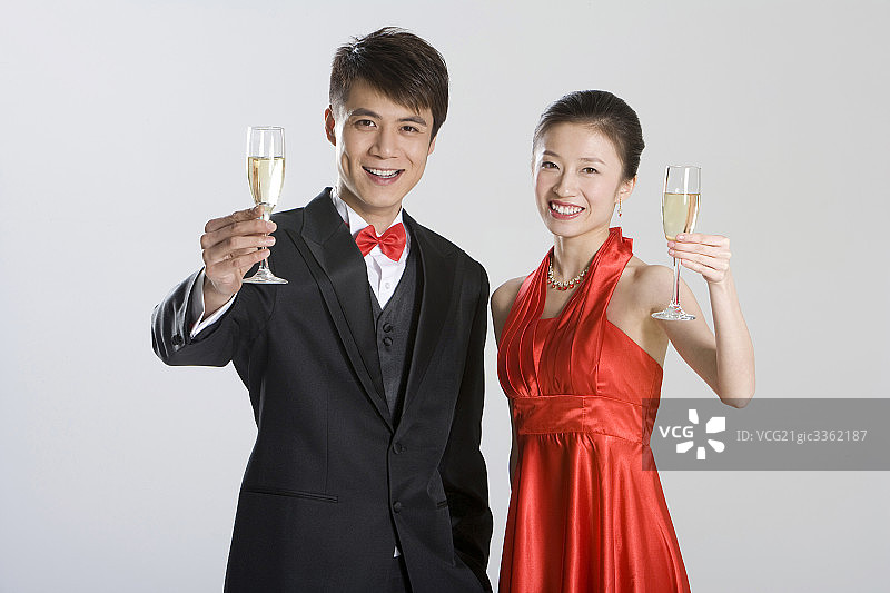 酒会男士和女士手拿香槟图片素材