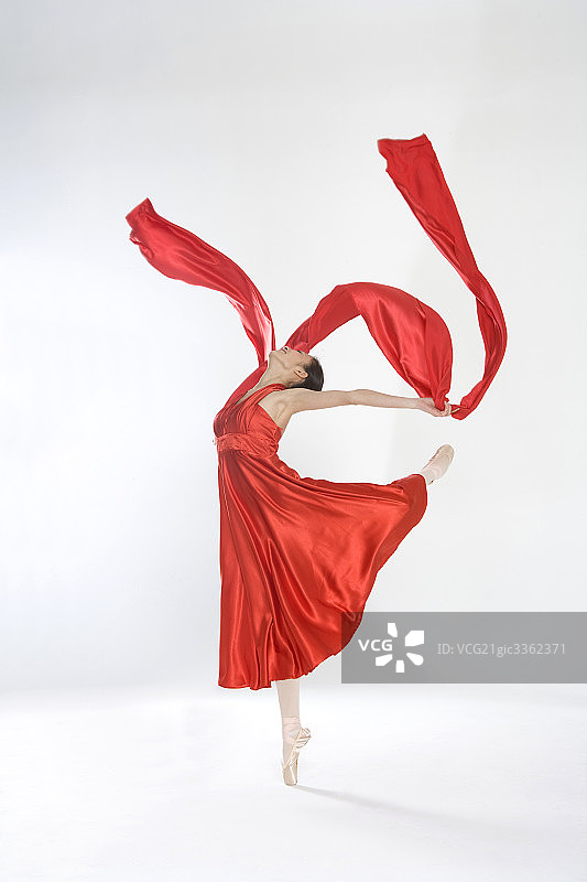 舞动红飘带图片素材