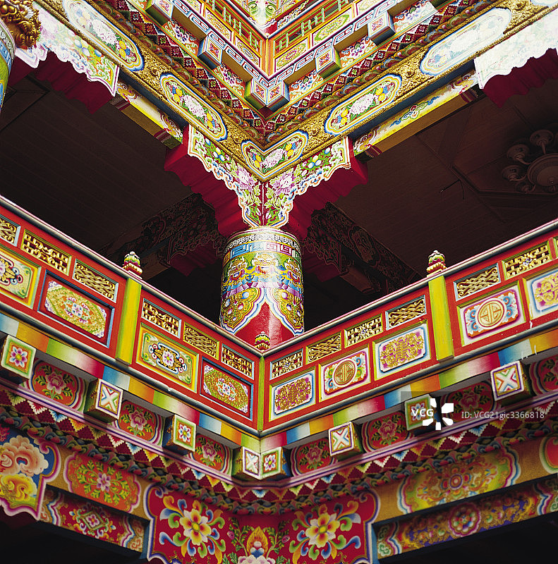 西藏佛教建筑屋檐图片素材