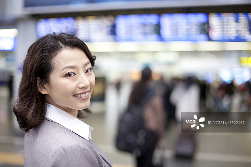 商务女士在机场图片素材