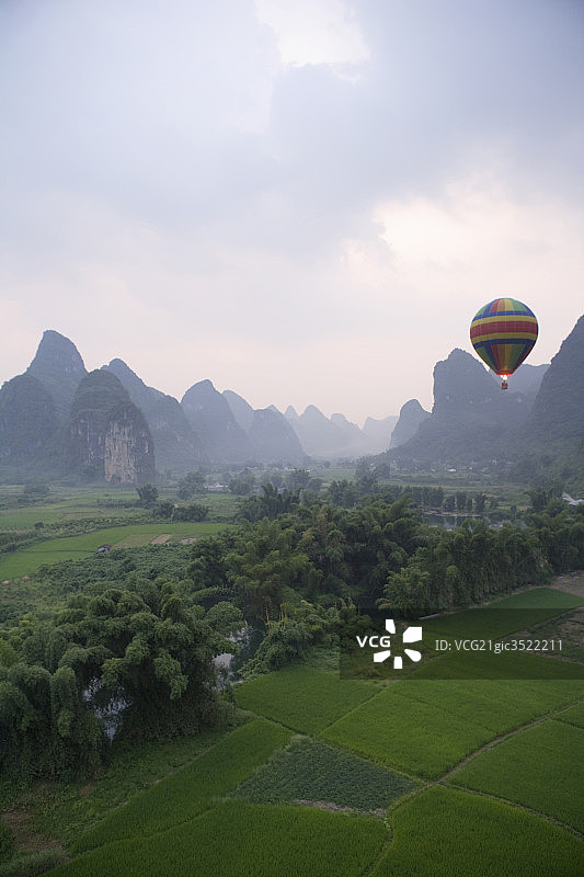 桂林山水和热气球图片素材