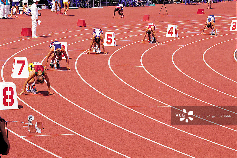 运动员等待起跑图片素材