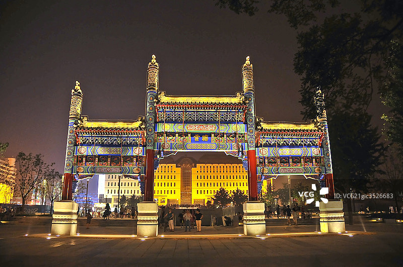 中国北京西单，文化广场前的牌楼图片素材