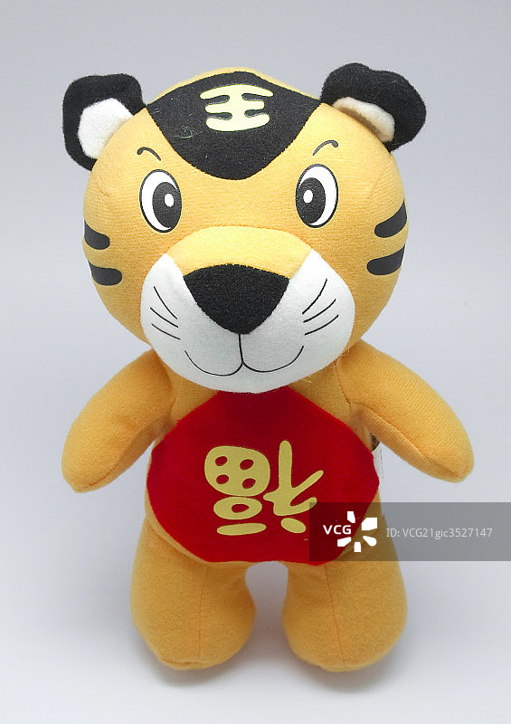 可爱的站立布老虎图片素材