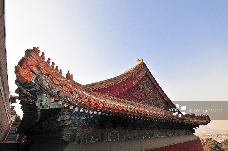 中国北京颐和园，宫殿檐角图片素材