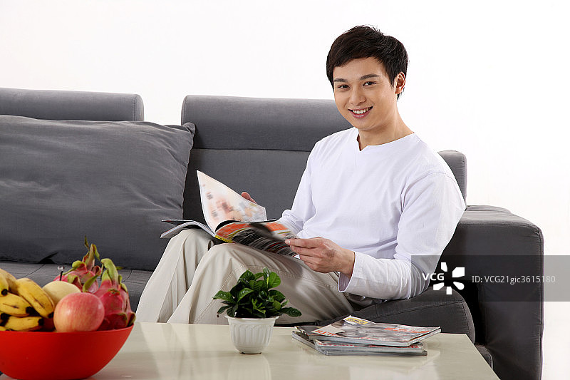 东方男子休闲生活图片素材
