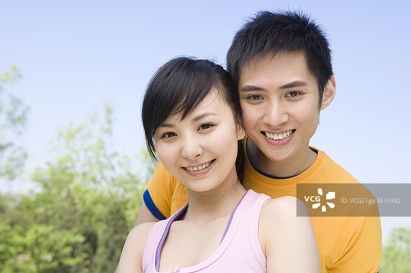 年青情侣图片素材