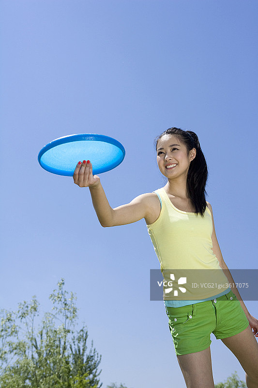 女子玩飞碟图片素材