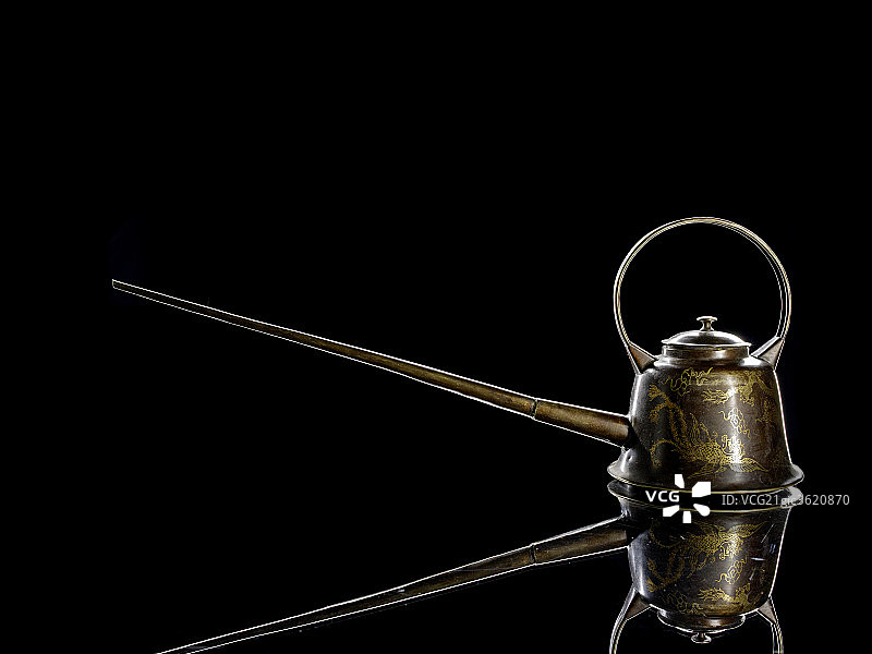 中国传统静物铜水壶图片素材